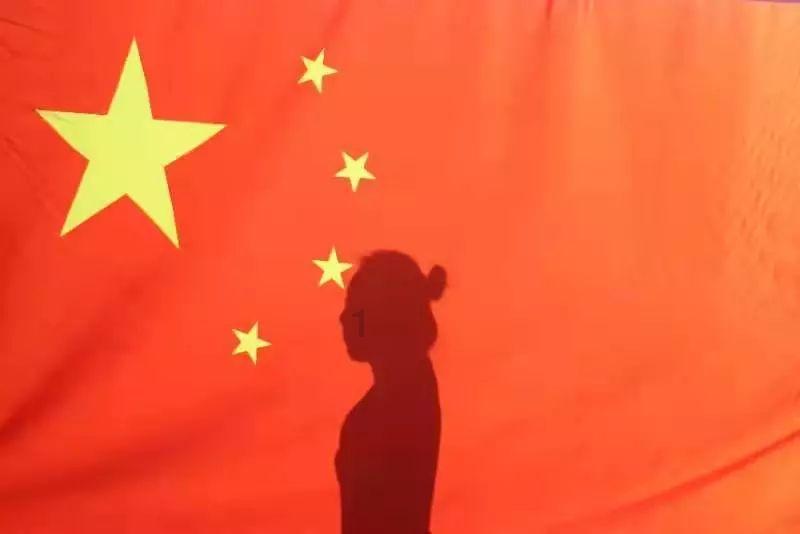 飞跃沙丘的小球